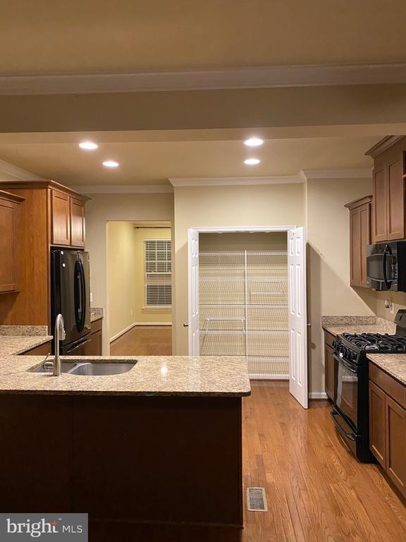 Building Photo - 104 Gretchen Ct