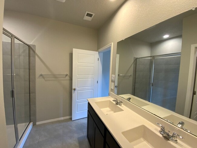 Building Photo - 3 Bedroom Single Story Home Available Near Westside Blvd SE & Unser Blvd SE!