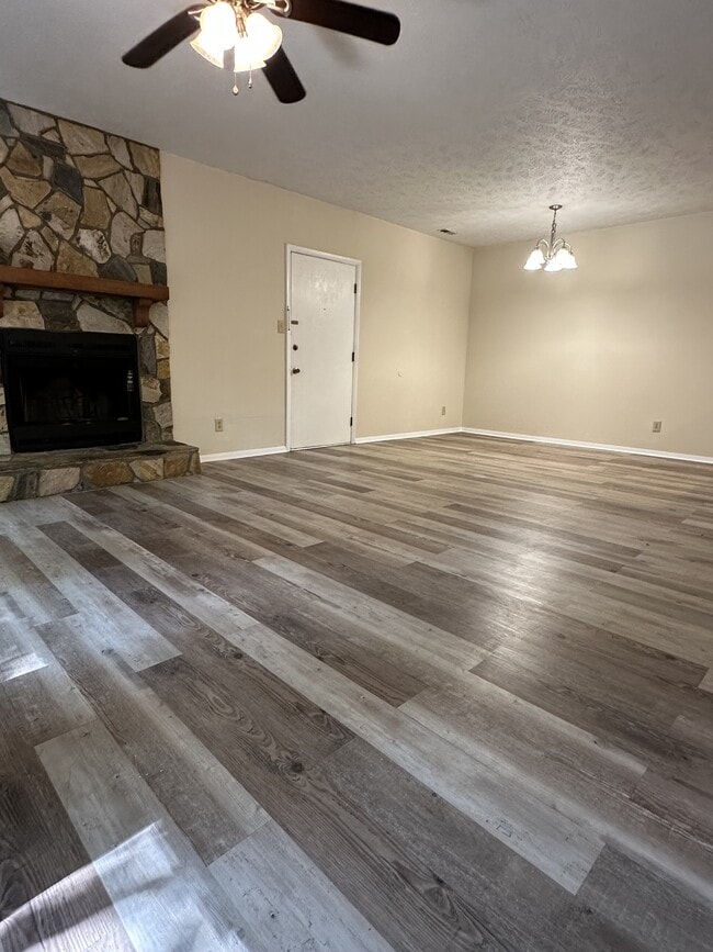 Building Photo - 1866 Tryon Dr