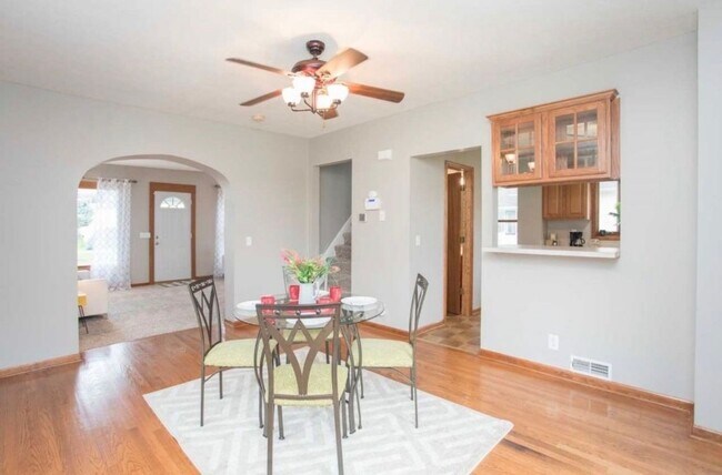 Building Photo - 3x2 corner lot w/ fenced backyard