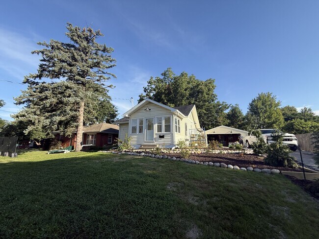 Building Photo - 5301 Urbandale Ave