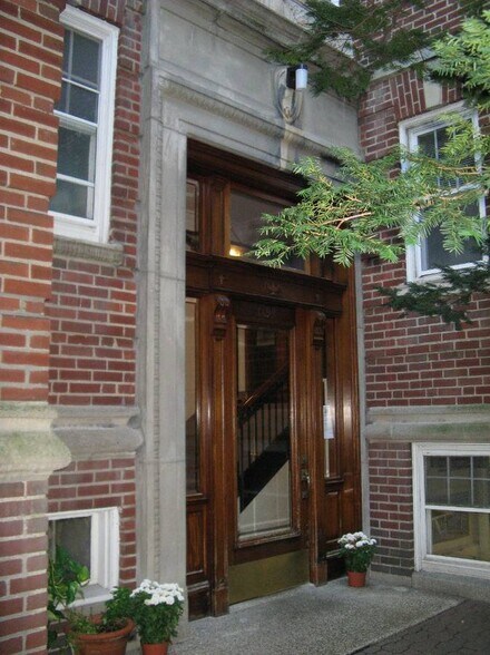 Building Enterance - 1699 Cambridge St