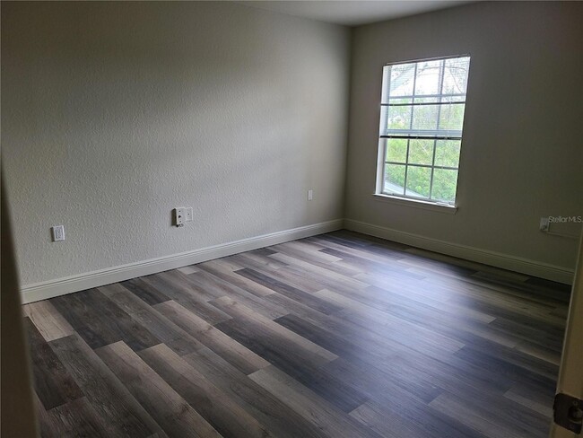 Building Photo - 8911 Manor Loop