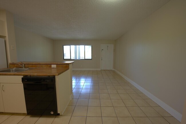 Building Photo - 1523 Meadows Cir
