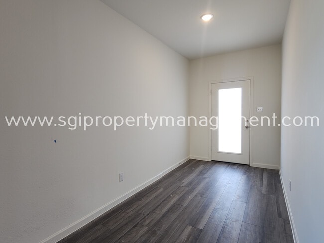 Building Photo - 1621 White Fir Ln