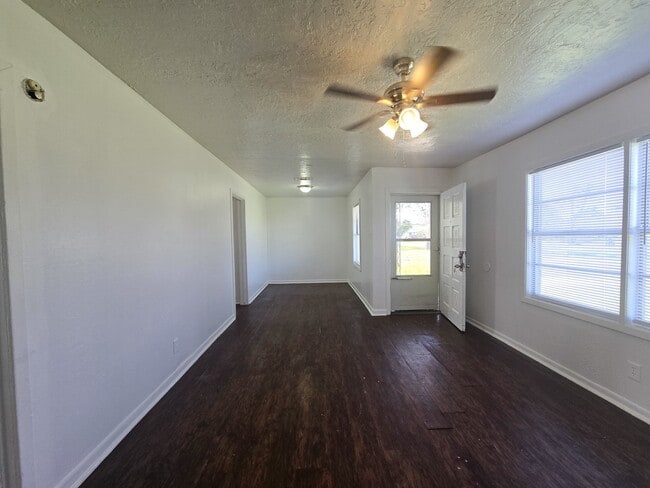 Building Photo - 7313 Hummingbird Ln