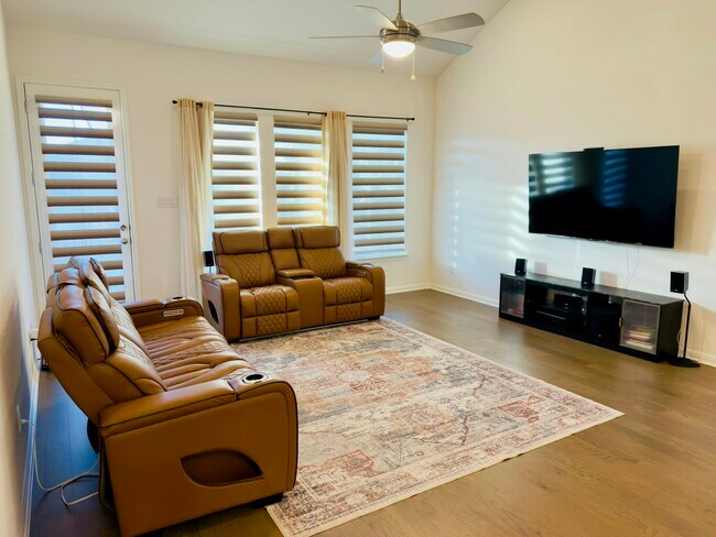 Building Photo - 113 Anejo Blf Ct