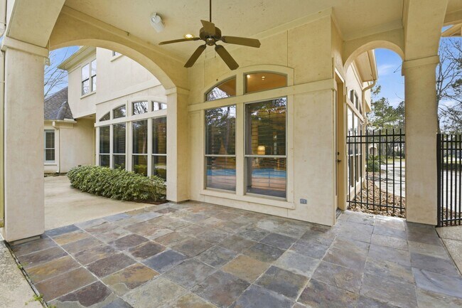 Building Photo - 30 N Palmiera Cir