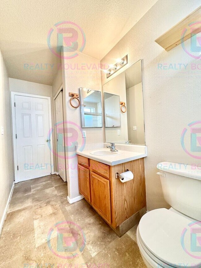 Building Photo - 1 Month Free!!! Beautiful 3BR 2 Bath home with RV Parking!