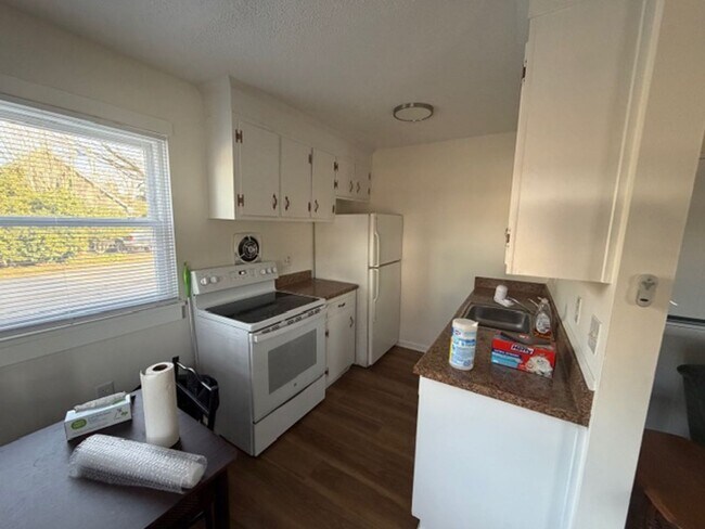 Building Photo - 500 Devon St