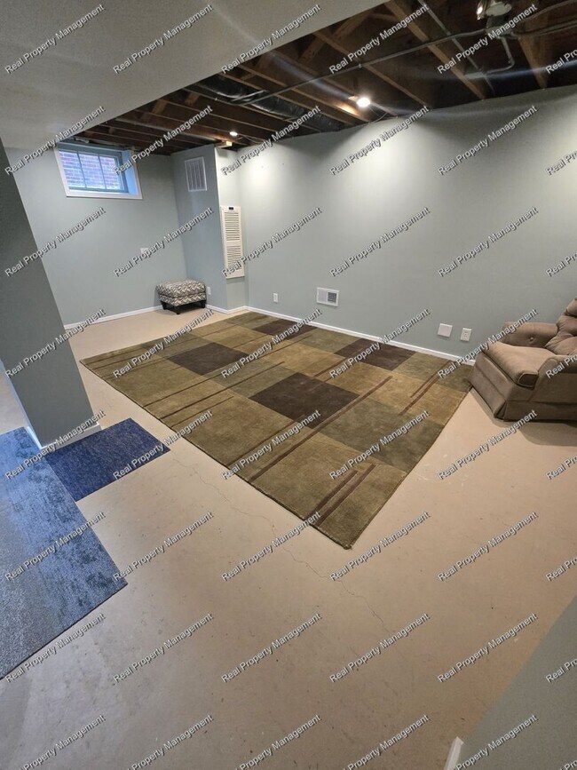 Building Photo - Updated Munster Cape Cod