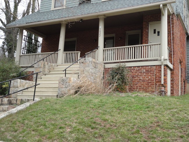 Building Photo - 1622 Hamilton Terrace SE