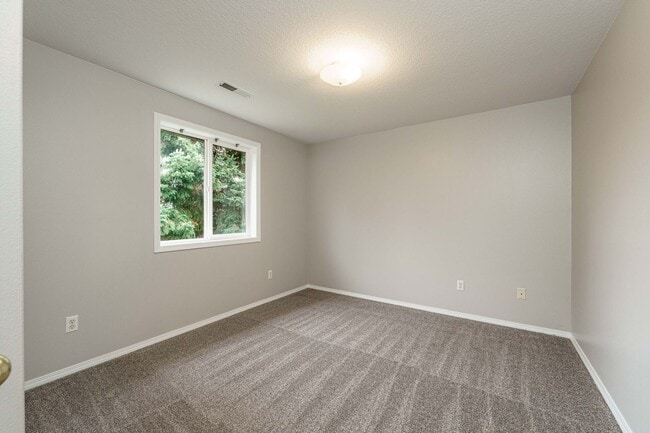 Building Photo - A/C Equipped 4 Bedroom 2.5 Bath Located in Desirable Fishers Grove - Union, Shahala and Ilahee Sc...