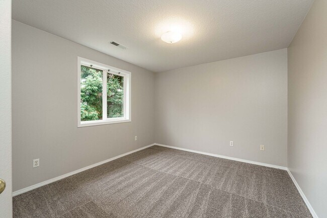 Building Photo - Ask About Specials! A/C Equipped 4 Bedroom 2.5 Bath Located in Desirable Fishers Grove - Union, S...