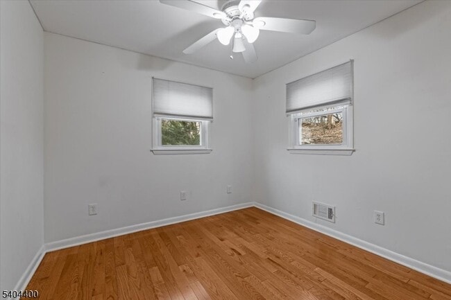 Building Photo - 32 W New St