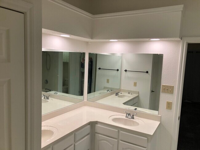 Building Photo - 10629 Holly Grove Dr