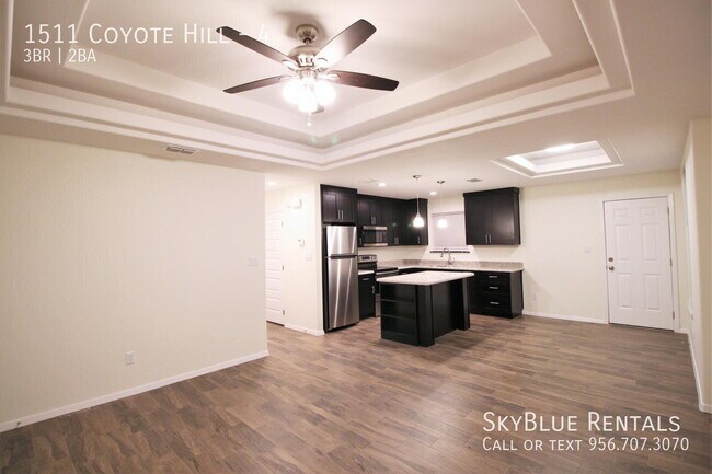 Building Photo - 1511 Coyote Hls