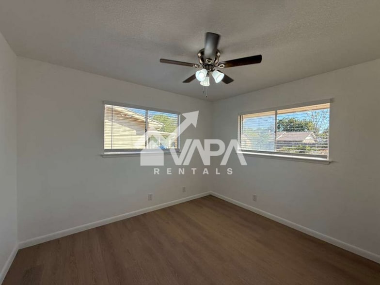 Building Photo - 7462 Meadow Breeze Dr