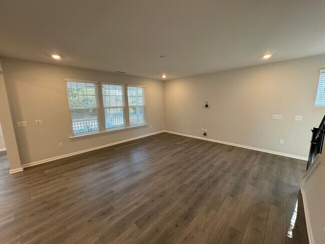 Building Photo - 2422 Greshford Ln