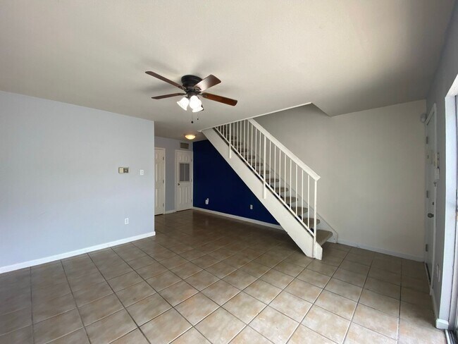 Building Photo - Cozy University View Condo Just Minutes from LSU