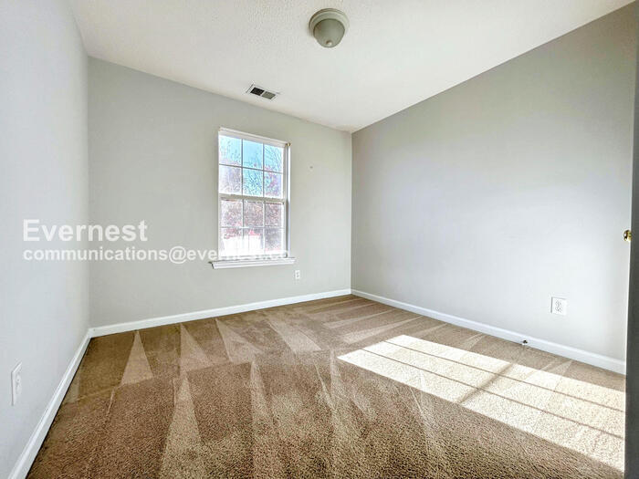 Building Photo - 204 Cottonwood Creek Cir