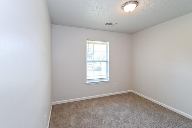 Building Photo - 4786 Greenlawn Cove