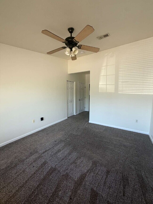 Building Photo - YOU WON'T WANT TO MISS OUT ON THIS CONDO!! 2 bed/ 2 bath Condo in Highlands Ranch!