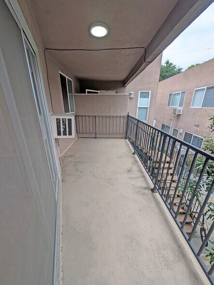 Building Photo - 833 S Plymouth Blvd