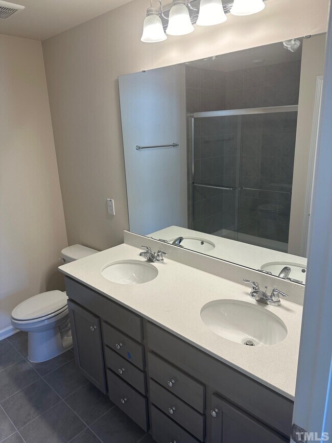 Building Photo - 240 Ribbon Rail St