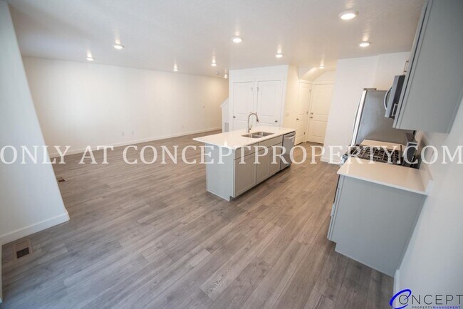 Building Photo - Brand-New Beautiful Spacious Modern Townhome in Lehi with Luxury Finishes & Prime Amenities