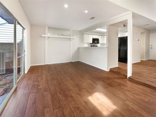 Building Photo - 6823 Greenway Chase St