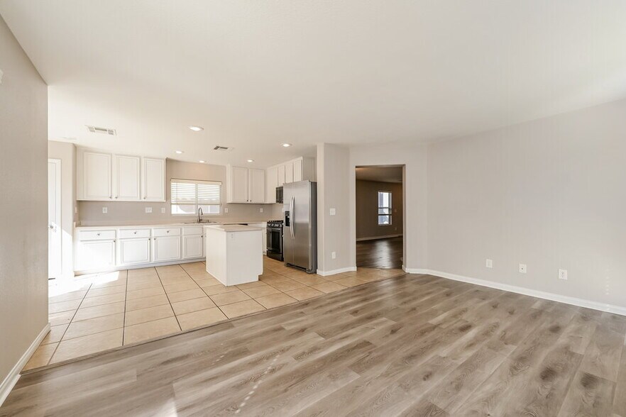 Building Photo - 6171 W Blue Rapids Ct