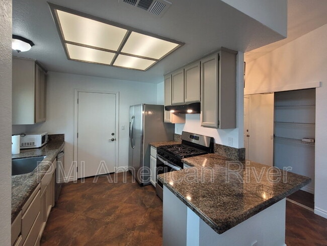 Building Photo - 3041 Wolfe Ct