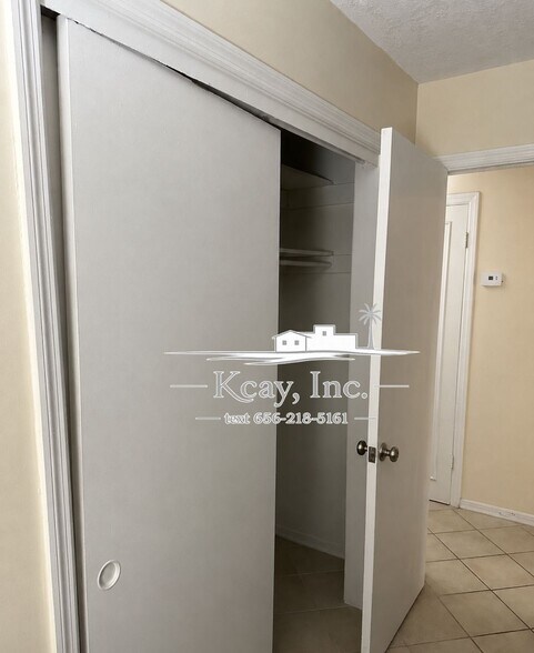Building Photo - 101 Pompano Dr SE