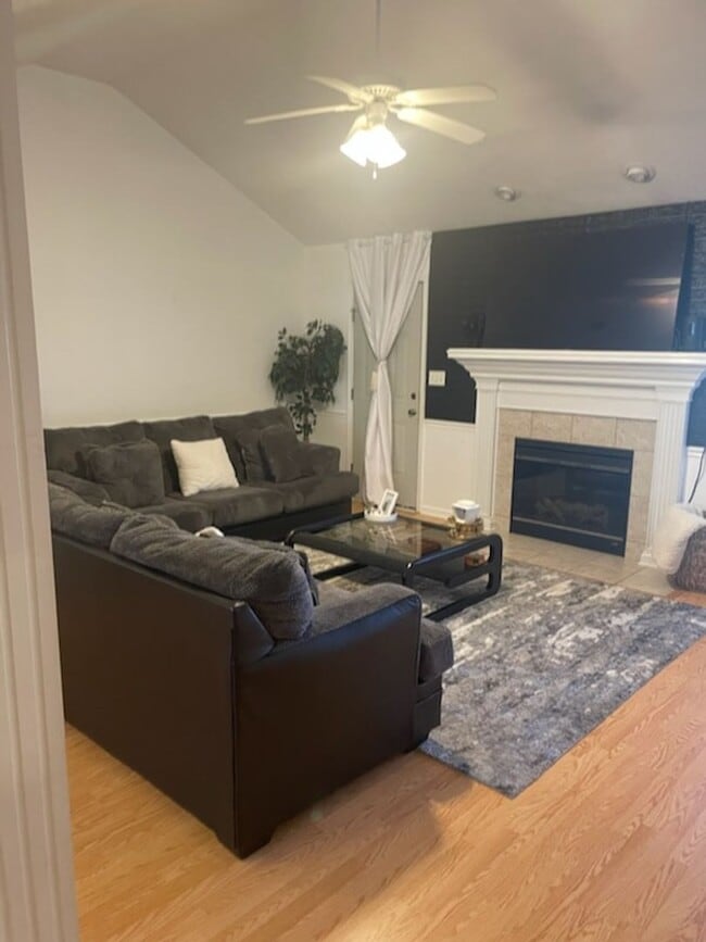 Building Photo - Grovetown Charmer Close To Fort