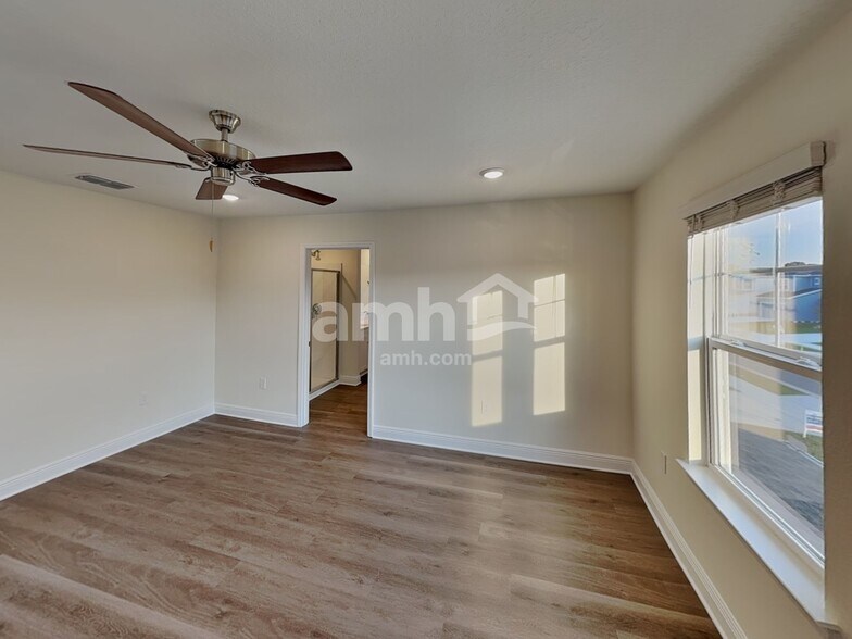 Building Photo - 5976 Sycamore Pl St