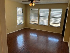 Building Photo - 6027 Homestead Ct