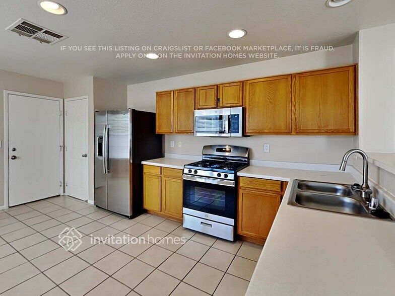 Building Photo - 7920 N Willow Pines Pl