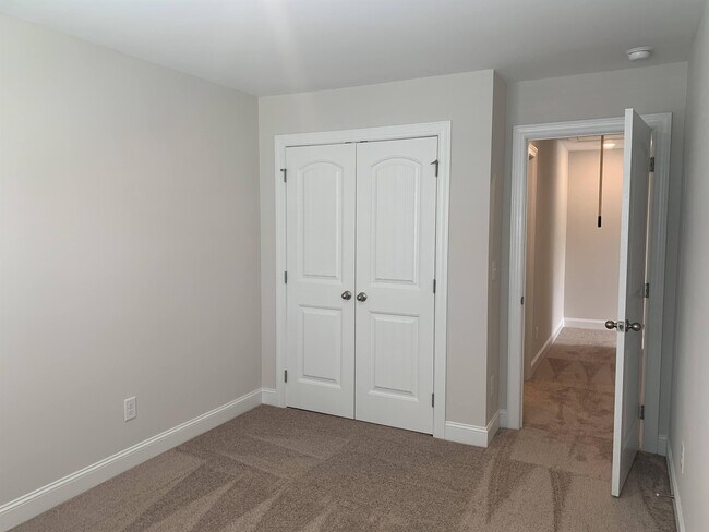 Building Photo - 6927 Eddy Point Ln