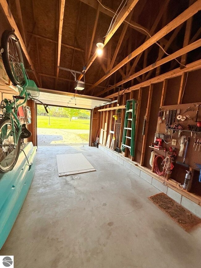 Building Photo - 776 N Yacht Club Dr