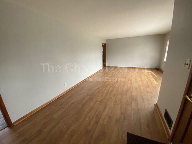 Building Photo - 2417 Circle Dr