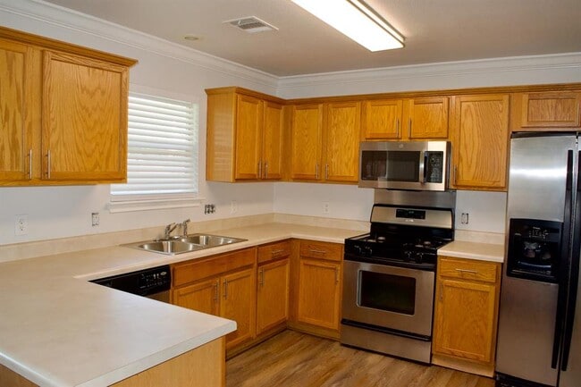 Building Photo - 1708 Darjeeling Dr
