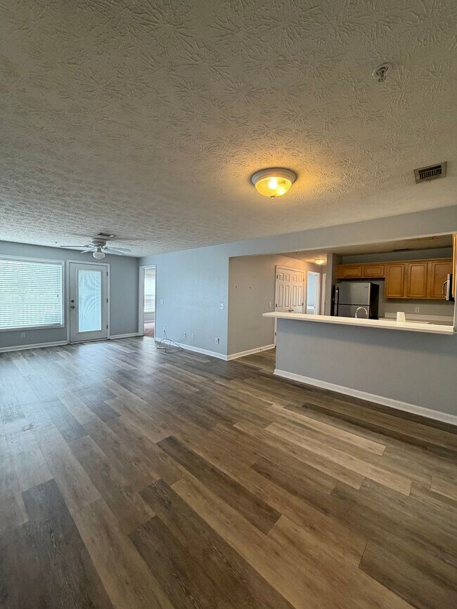 Building Photo - The Edge Apartments!