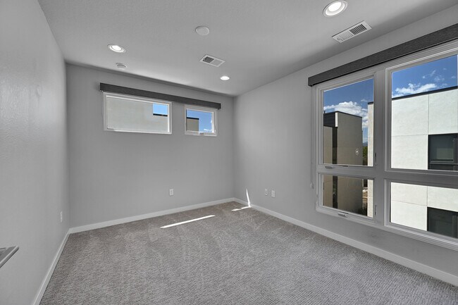 Building Photo - 1208 E Asbury Ave