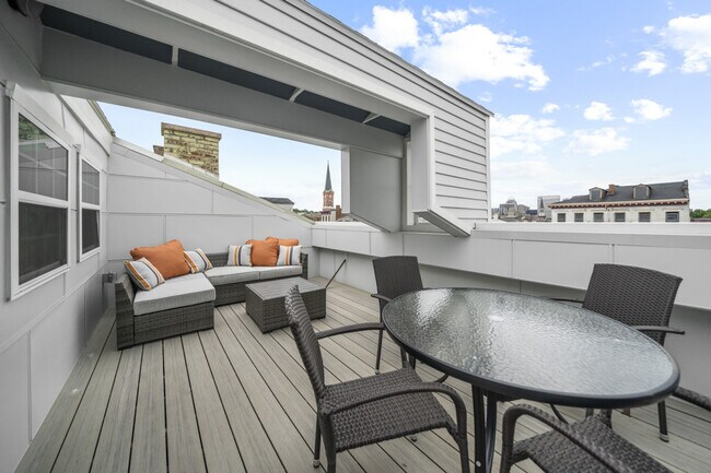 Building Photo - 122 W Elder St