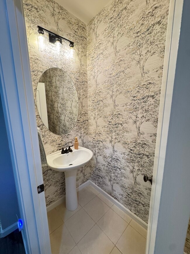 Building Photo - 2400 Ventana View Way