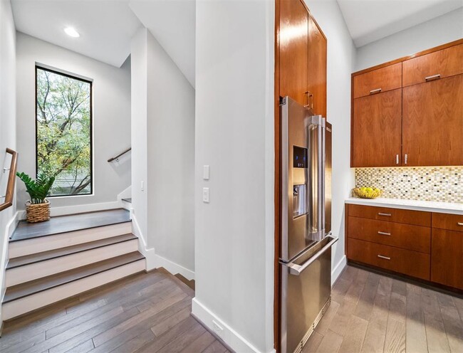 Building Photo - 3414 Mt Vernon St