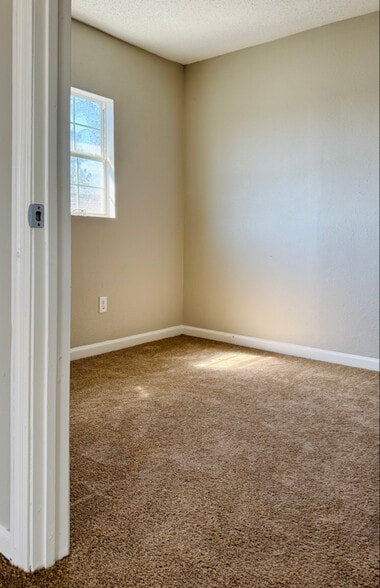 Building Photo - 804 Pearl St