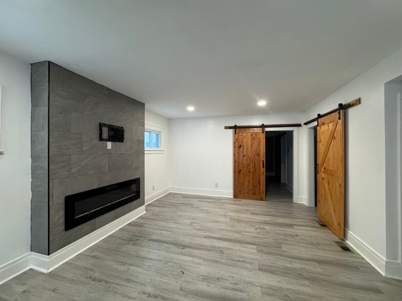 Building Photo - 140 S Collingwood Ave