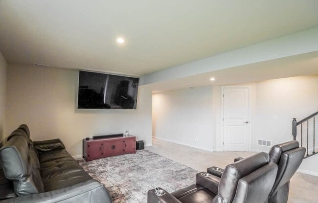 Building Photo - 6693 Harrington Court Avenue NE